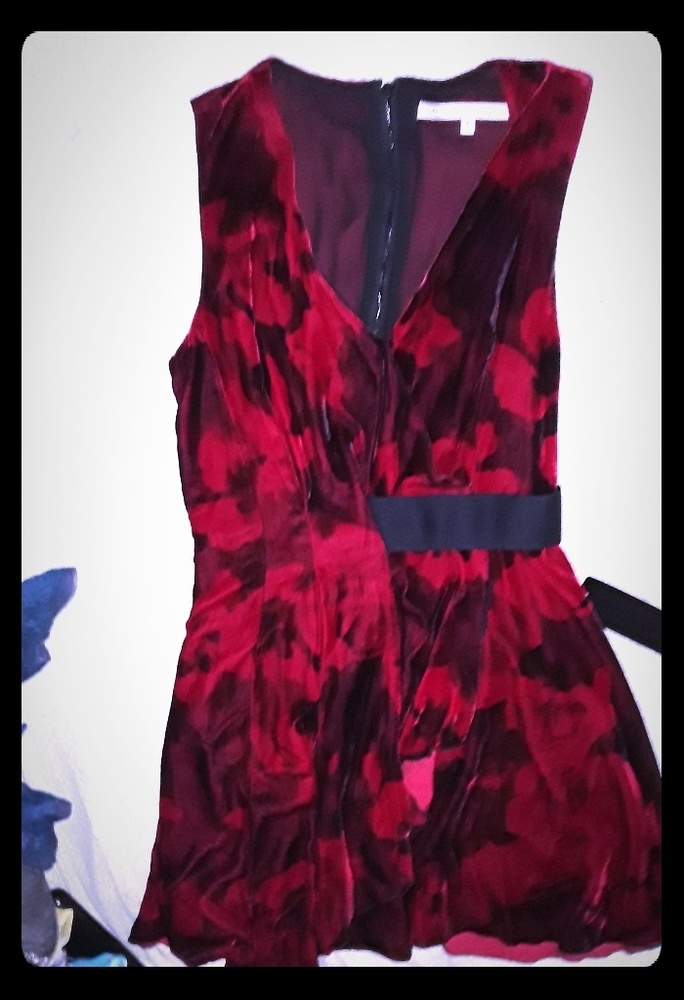 Beautiful black&red velvet dress BY Rachel Roy 2